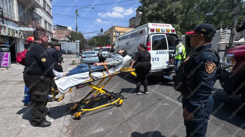 Trasladan al actor José Ángel Bichir a hospital tras caer tres pisos de edificio en la CDMX