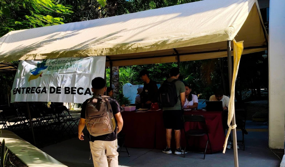 Invitan a estudiantes a inscribirse para obtener becas de transporte en Cancún