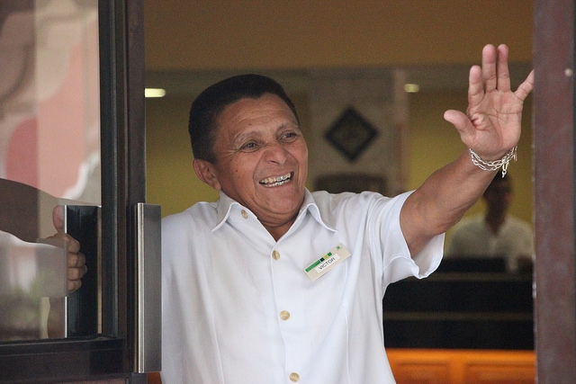 El huésped es un visitante, no un número: Víctor May