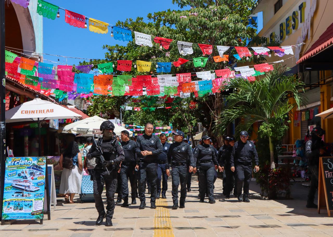 Ponen en marcha Operativo Blindaje en la Quinta Avenida de Playa del Carmen