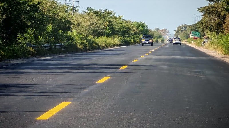 Bloquean carretera Escárcega-Xpujil ante fallas en el servicio eléctrico