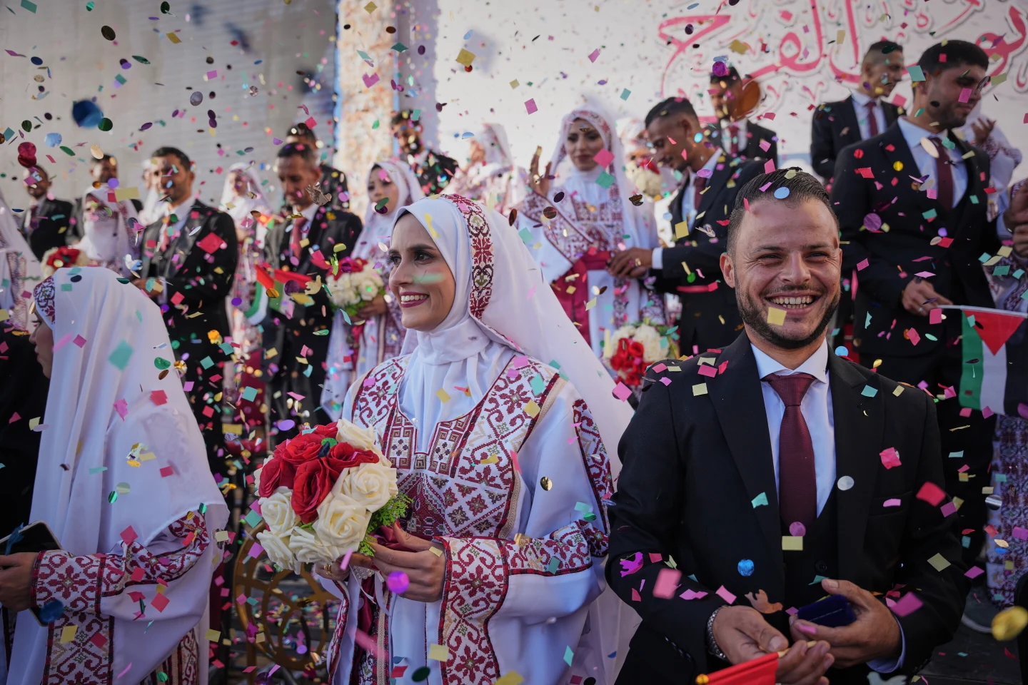 Boda masiva en Gaza celebra la nueva vida tras años de guerra y tragedia