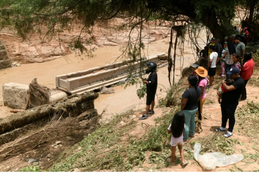 Al menos 20 muertos y decenas de desaparecidos por desborde de río en Bolivia