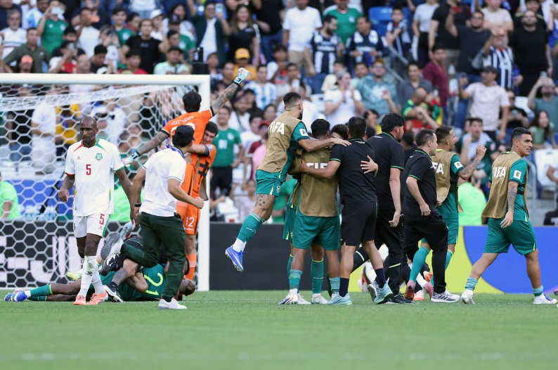 Bolivia remonta y vence 2-1 a Surinam para pelear por su pase al Mundial 2026