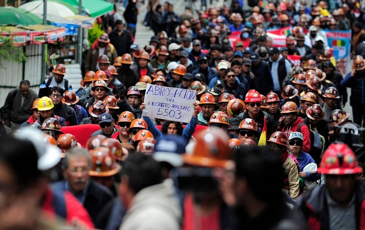 Con dinamita, mineros en Bolivia protestan contra el alza de combustible