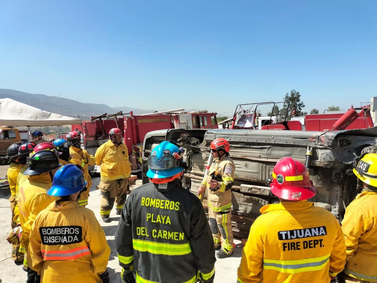 Bomberos de Playa del Carmen se capacitan en el 4º Congreso Internacional de Tijuana