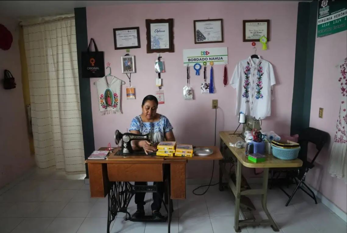 Conoce a las mujeres indígenas detrás de la vestimenta de Claudia Sheinbaum