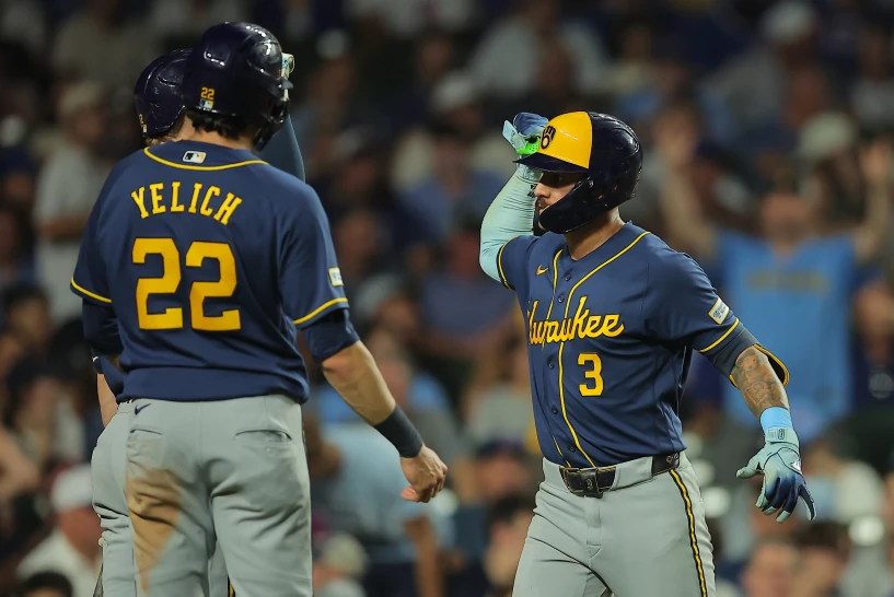 Milwaukee, con Misiorowski en la loma, va por otro gran golpe ante Chicago