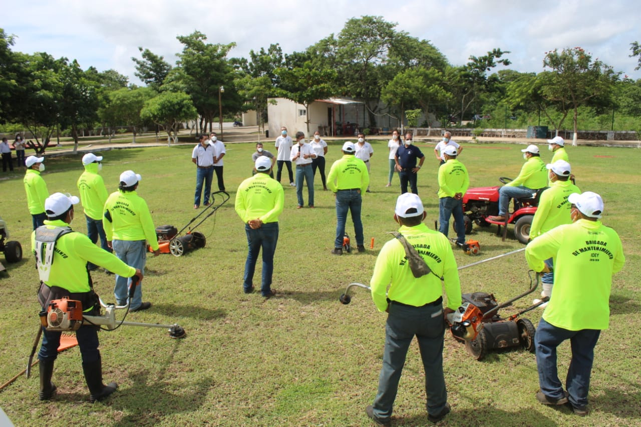 Llegan a las unidades deportivas del IDEY brigadas de mantenimiento