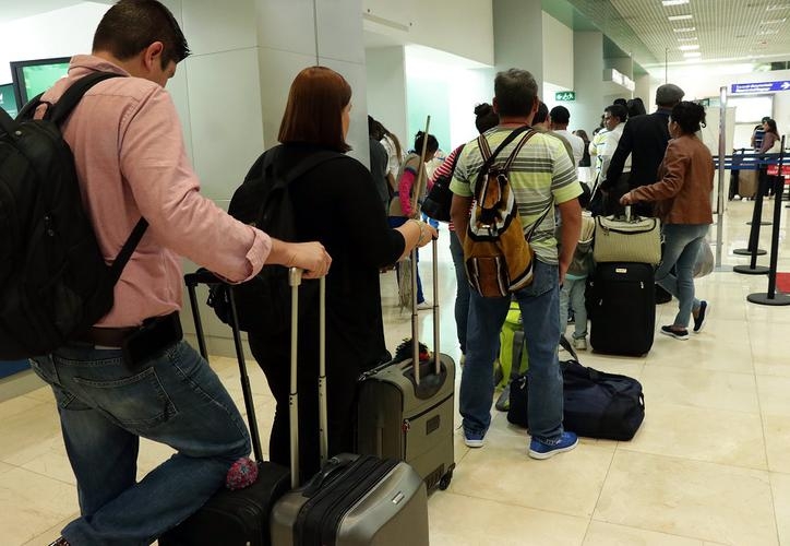 Terminales de autobuses y aeropuerto, con llenos totales