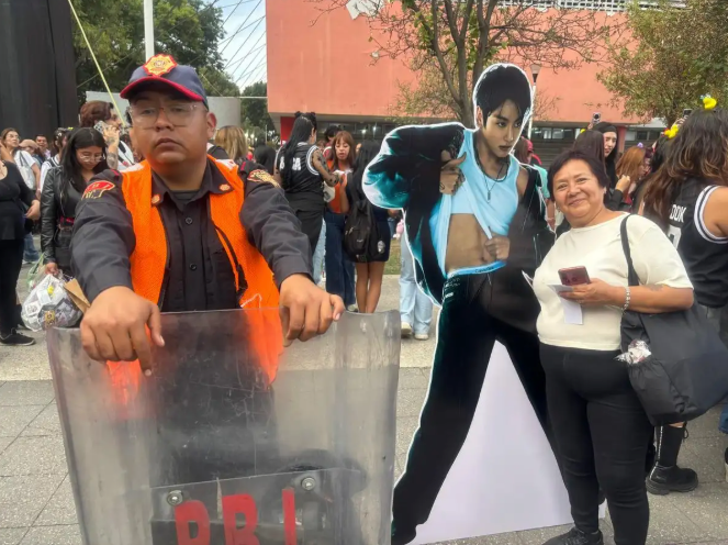 La fiesta de BTS se adueña de los alrededores del Estadio GNP previo a su primer concierto en CDMX