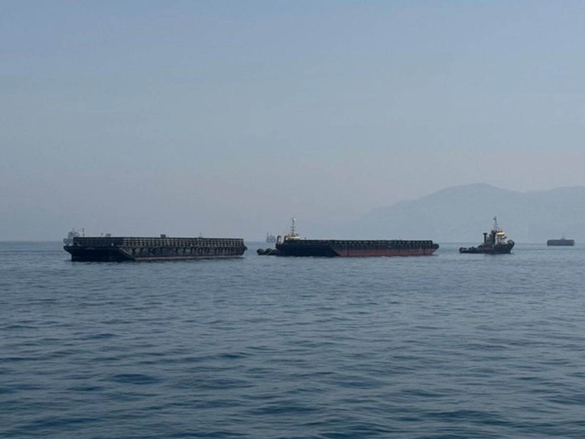 Buques petroleros iraníes, con 7 millones de barriles, salen del Golfo pese a bloqueo