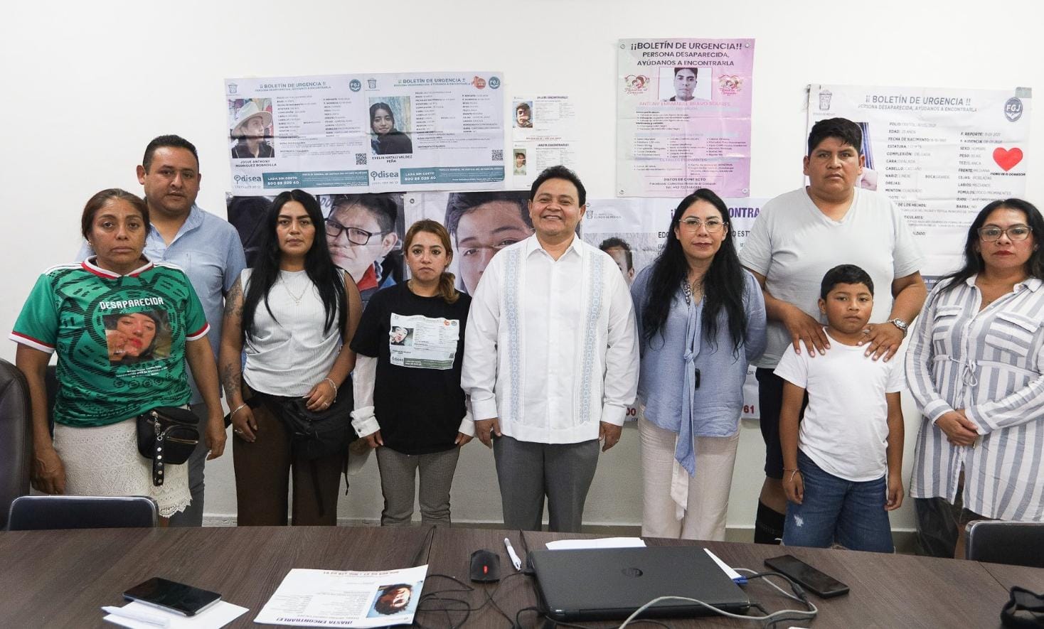 Madres buscadoras del Estado de México revisan registros del Semefo en Yucatán