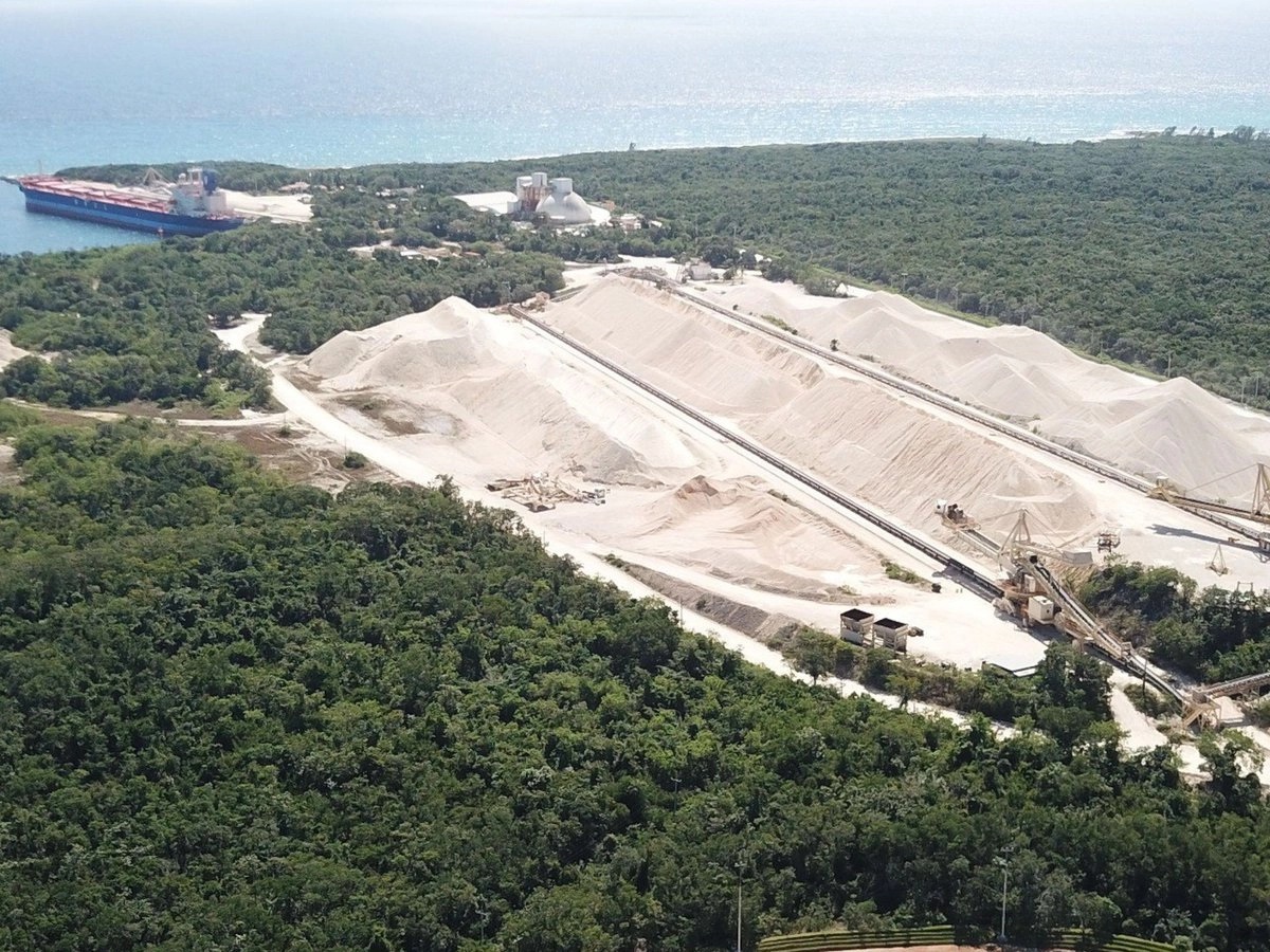 Gobierno mexicano busca acuerdo con Vulcan para cancelar extracción de piedra caliza en la Riviera Maya