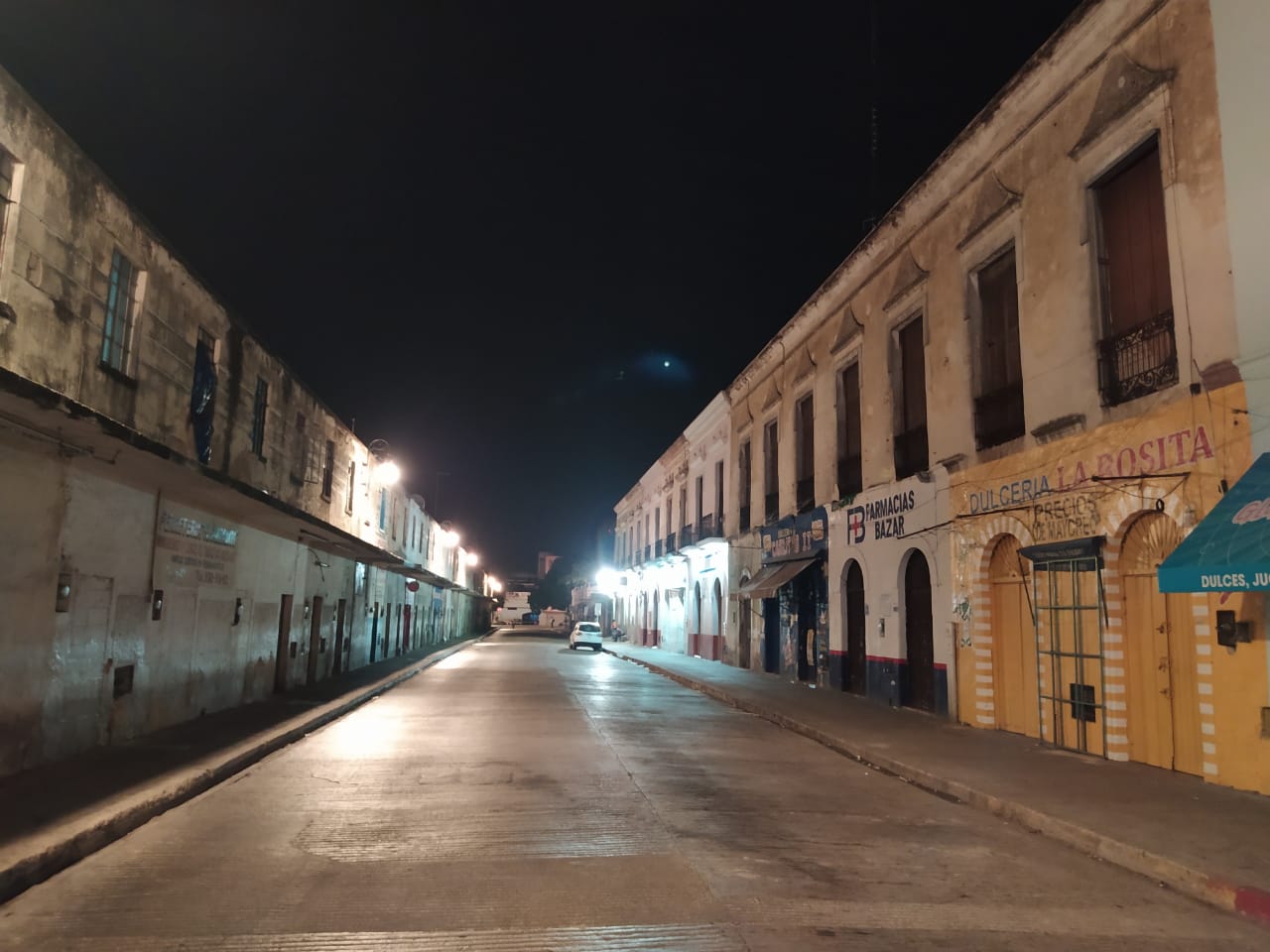 Queda vacío el centro de Mérida a minutos de iniciar la restricción vehicular