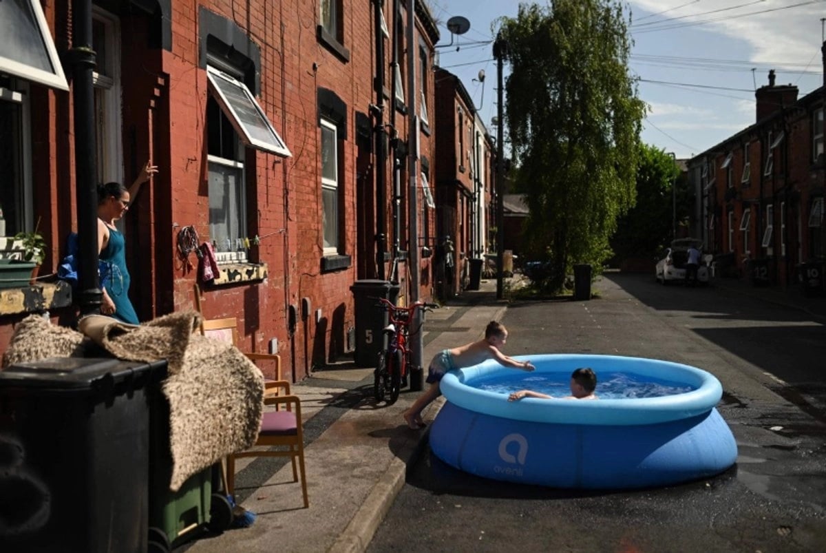 Ola de calor en Inglaterra y Gales deja al menos 2 mil 700 muertos