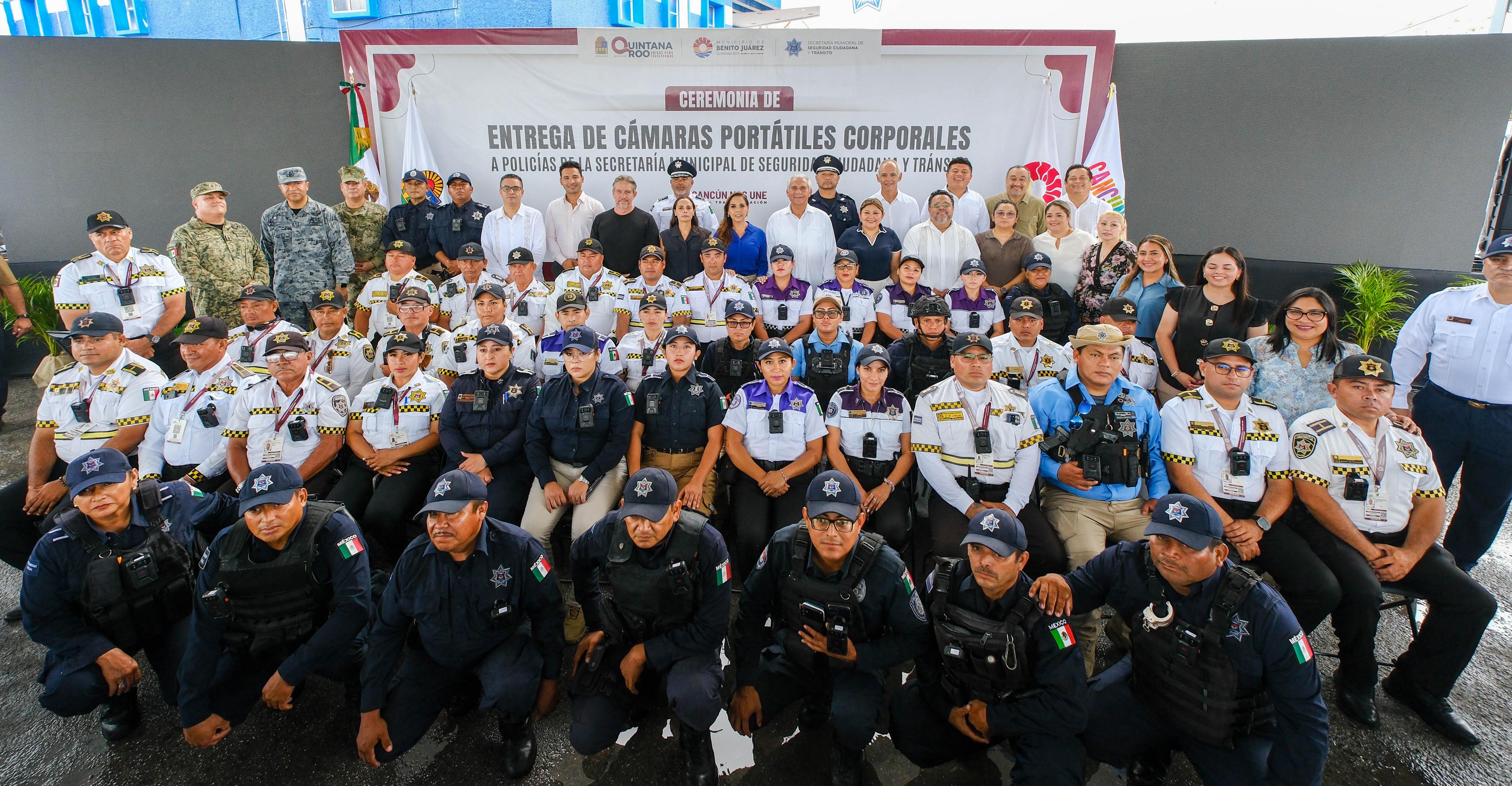 Entregan 725 cámaras corporales a la policía municipal de Benito Juárez