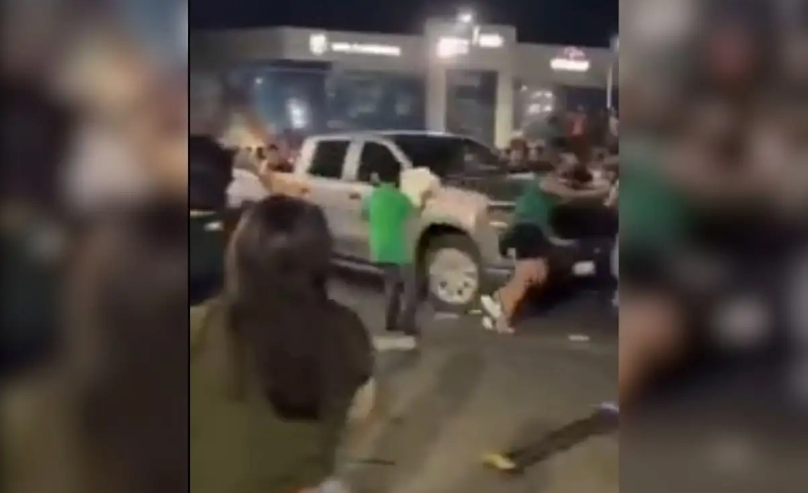Hombre en estado de ebriedad atropella a seis aficionados que festejaban la victoria de 'El Tri' en Chihuahua