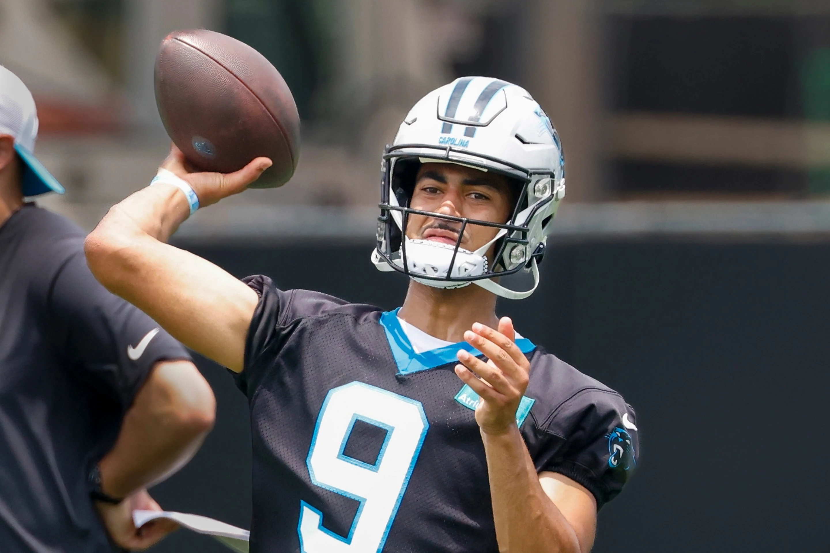 Los campamentos de la NFL abren con 10 nuevos entrenadores, cambios de quarterback y renovadas esperanzas
