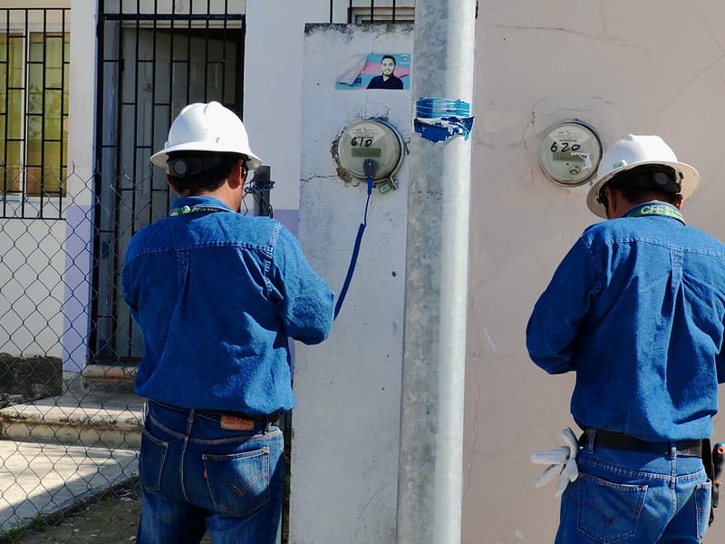 Gobierno de Campeche firma convenio con CFE para subsidiar 50 % del consumo energético en la entidad