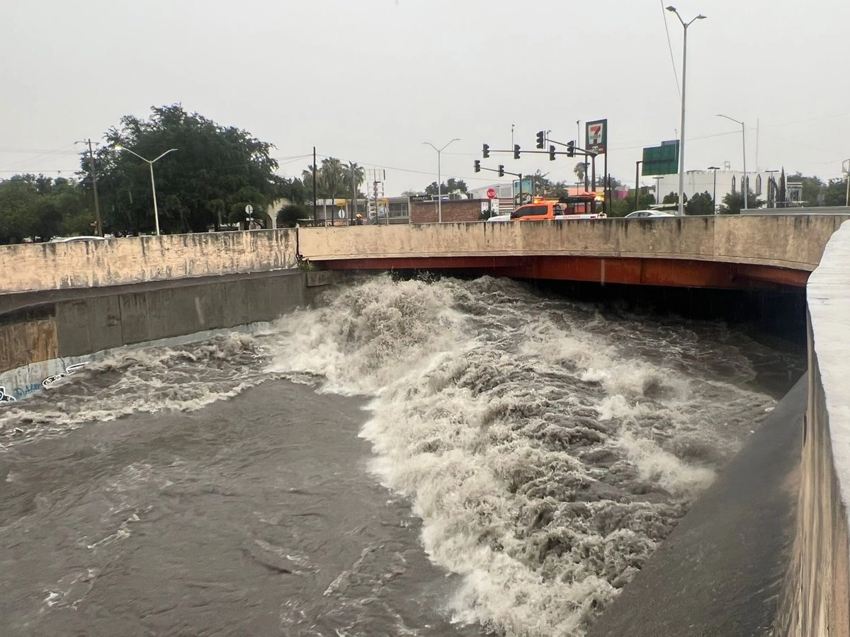 Cancelan Fan Fest en Monterrey por lluvias; hay inundaciones, arroyos llenos y personas arrastradas