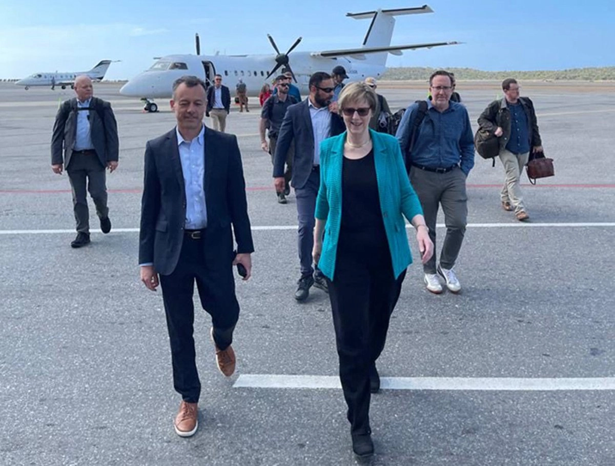 Jefa diplomática de Estados Unidos llega a Caracas y se reúne con canciller de Venezuela