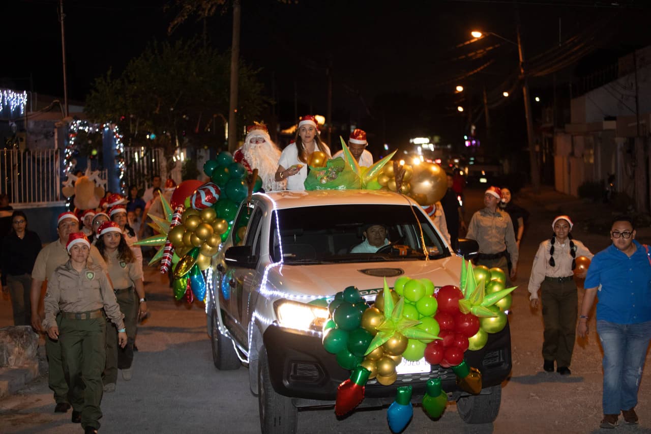 Mérida: Colonia Miraflores recibe Caravana Navideña