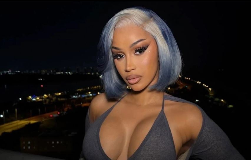 Cardi B lanza dura advertencia al ICE durante concierto