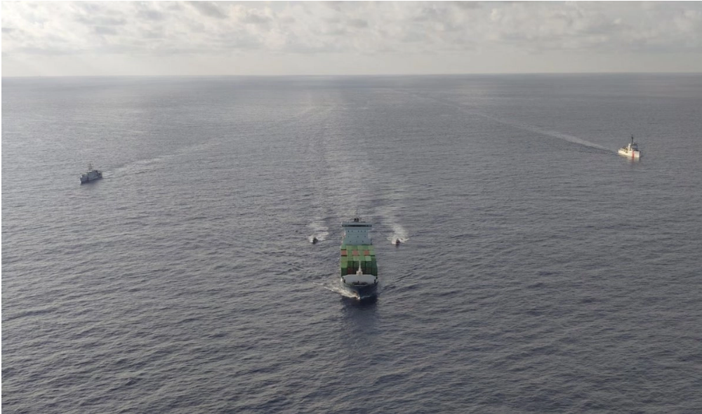 EU intercepta buque hacia Cuba que transportaba combustible; lo escoltan hasta puerto Progreso, Yucatán
