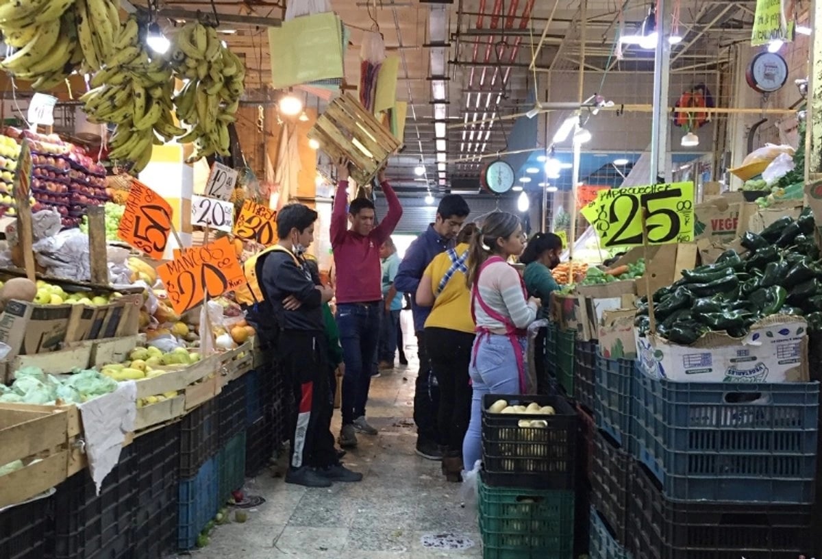 Mexicanos resienten encarecimiento de la canasta básica al cierre de 2025: Inegi