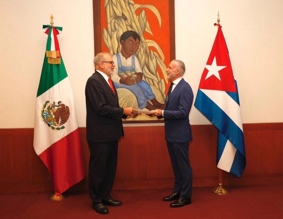 Presenta cartas el nuevo embajador de Cuba
