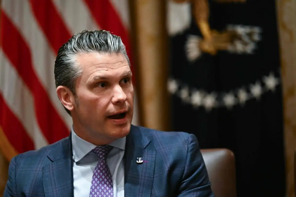 Estados Unidos va a la guerra contra los cárteles, advierte Hegseth en reunión de gabinete de Trump
