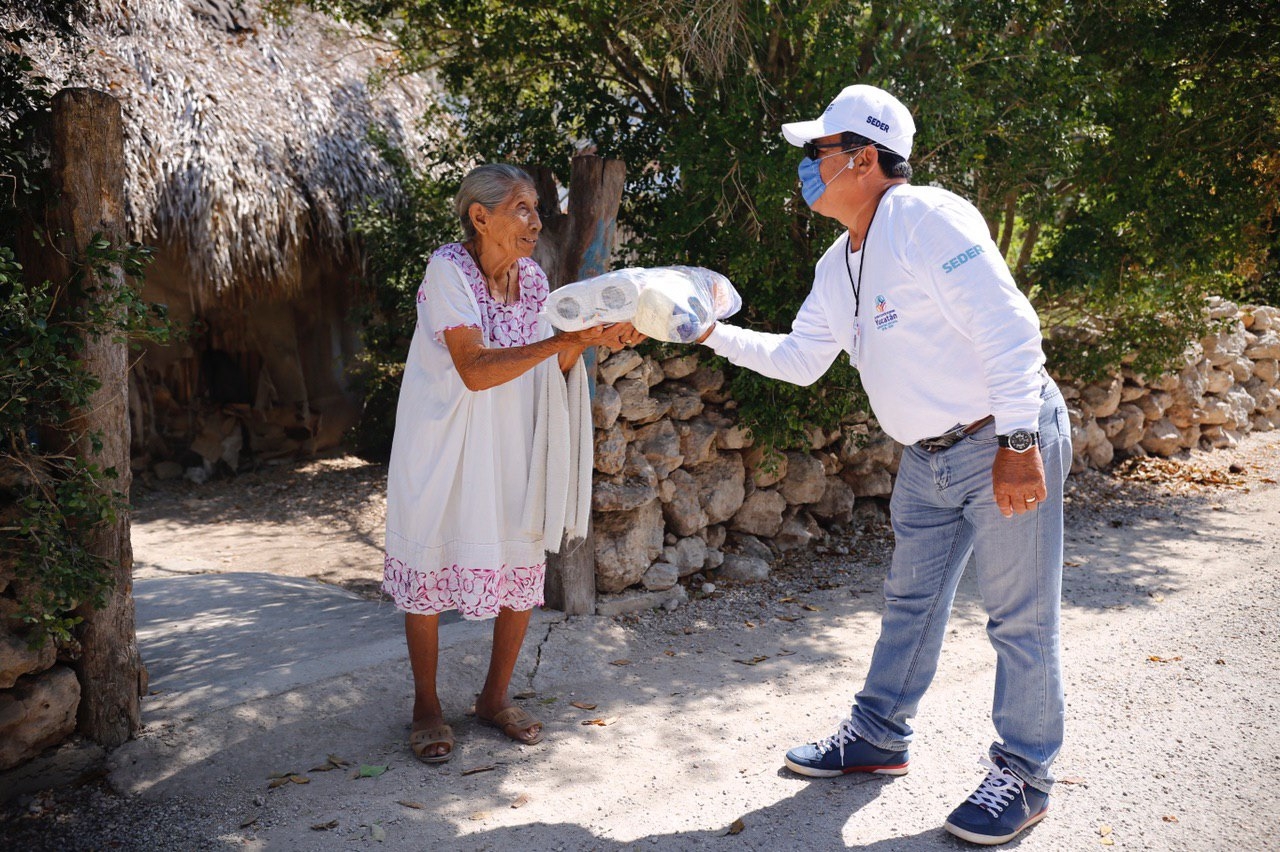 Continúa entrega de despensas a 450 mil hogares yucatecos