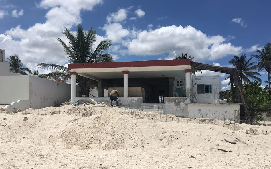 Propietario de casa veraniega en Chelem extiende espolón de manera ilegal