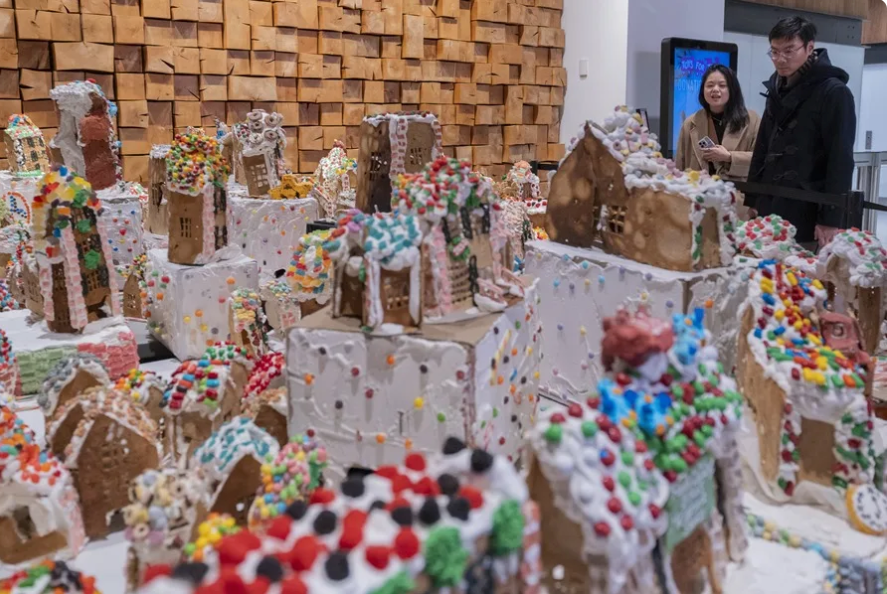 El pueblo de pan de jengibre más grande del mundo endulza ciudades EU