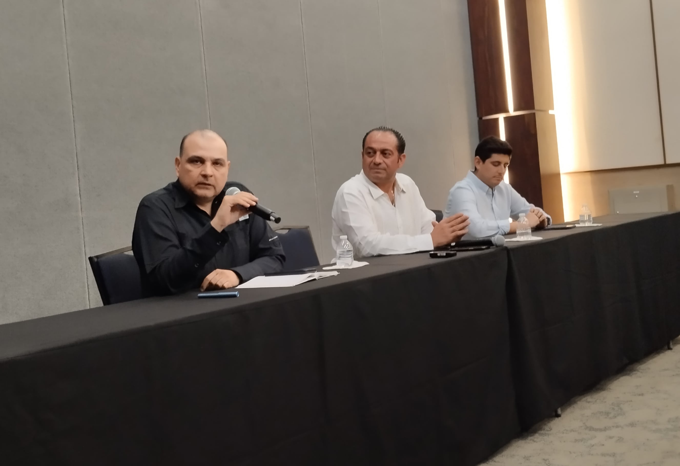 Ofrecen reubicación a artesanos de Chichén Itzá e insisten: no habrá dos entradas