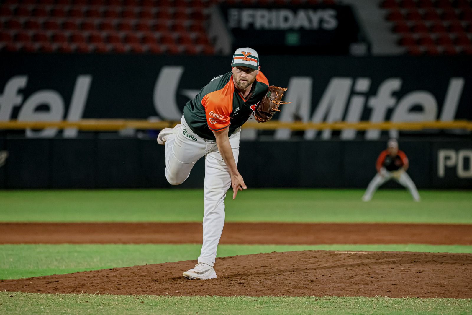 Destacan el ex ''big leaguer'' Brewer y el novato Vargas en el segundo interescuadras de los Leones 