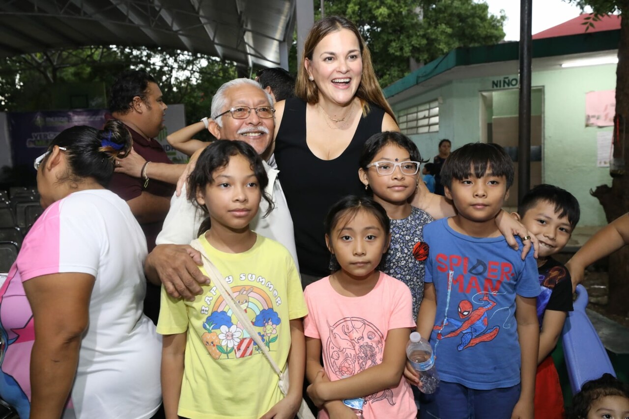 Mérida: Entregan 356 lentes graduados gratuitos a habitantes de Ciudad Caucel y la colonia Emiliano Zapata