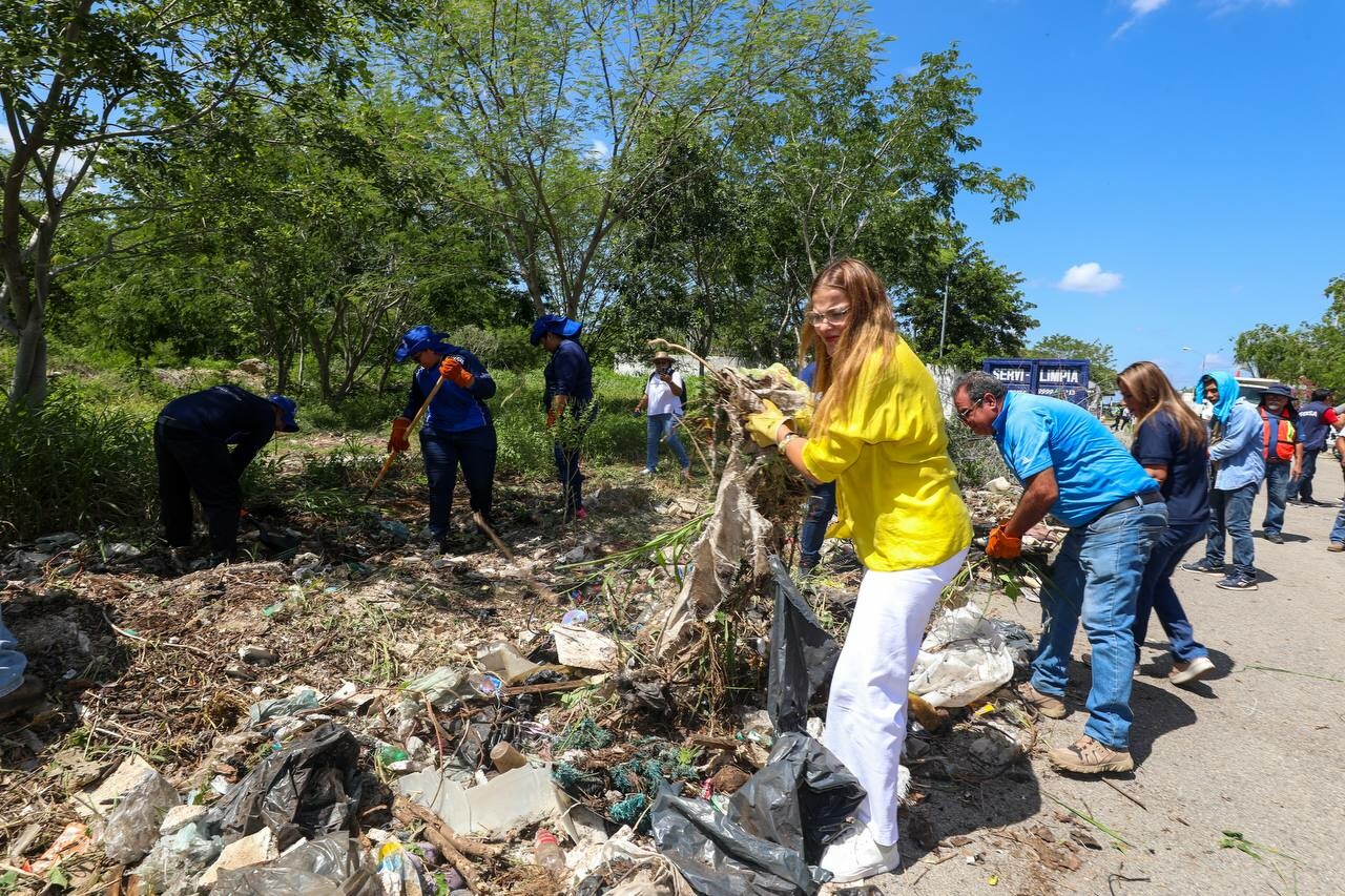 Cecilia Patrón supervisa limpieza en el fraccionamiento Caucel II, Mérida
