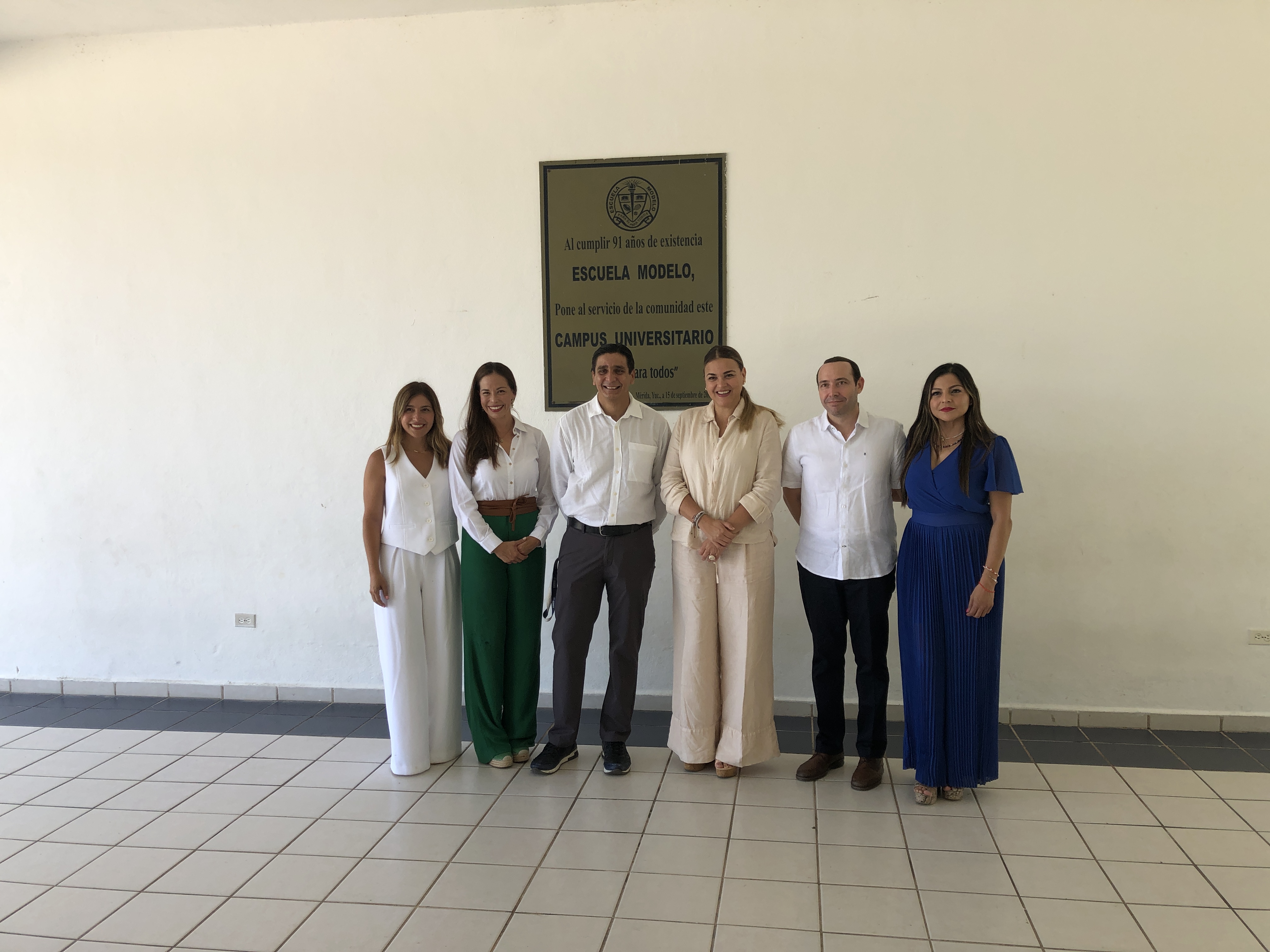 Cecilia Patrón comparte con alumnos de la Modelo sobre liderazgo femenino en la gobernanza 