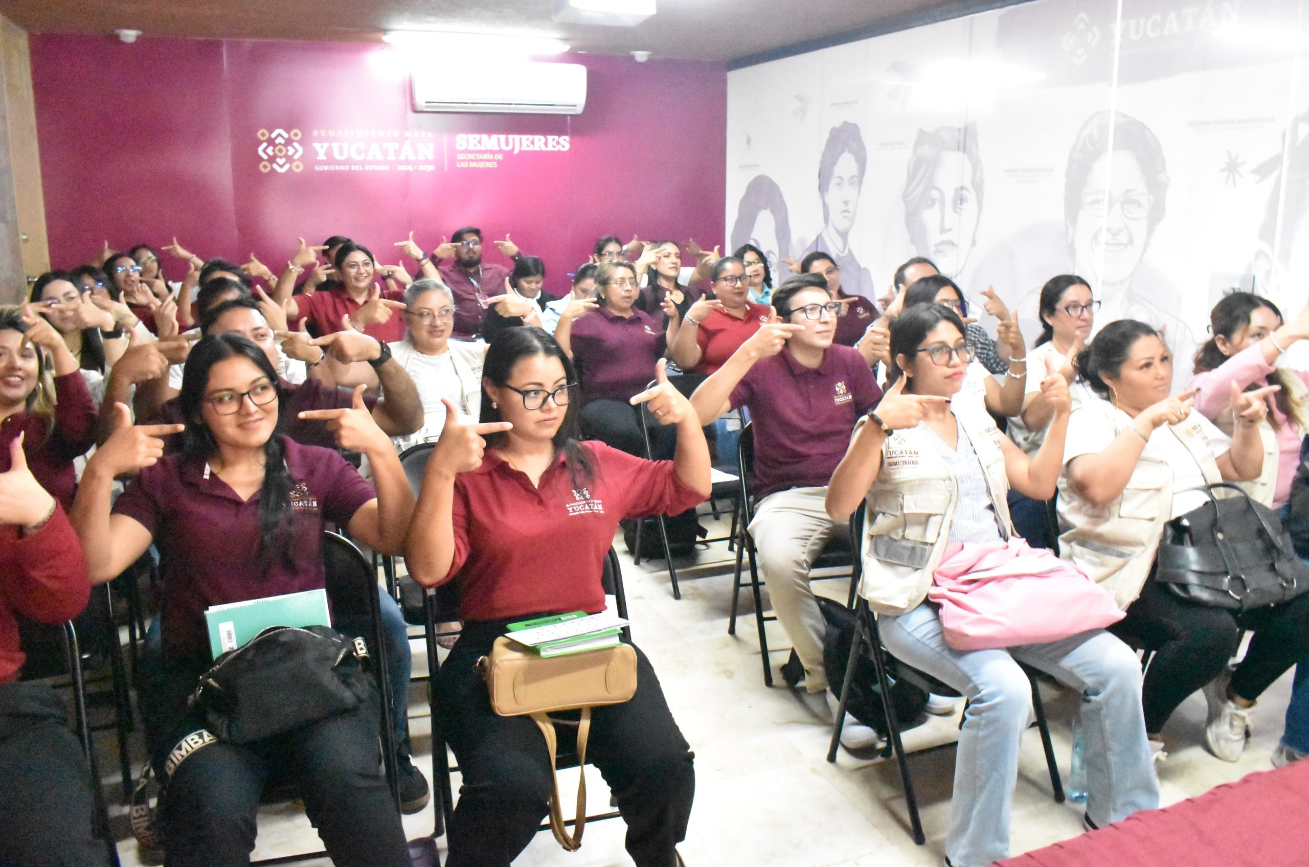 Capacitan en Lengua de Señas Mexicana a personal de Centros Libre Yucatán 