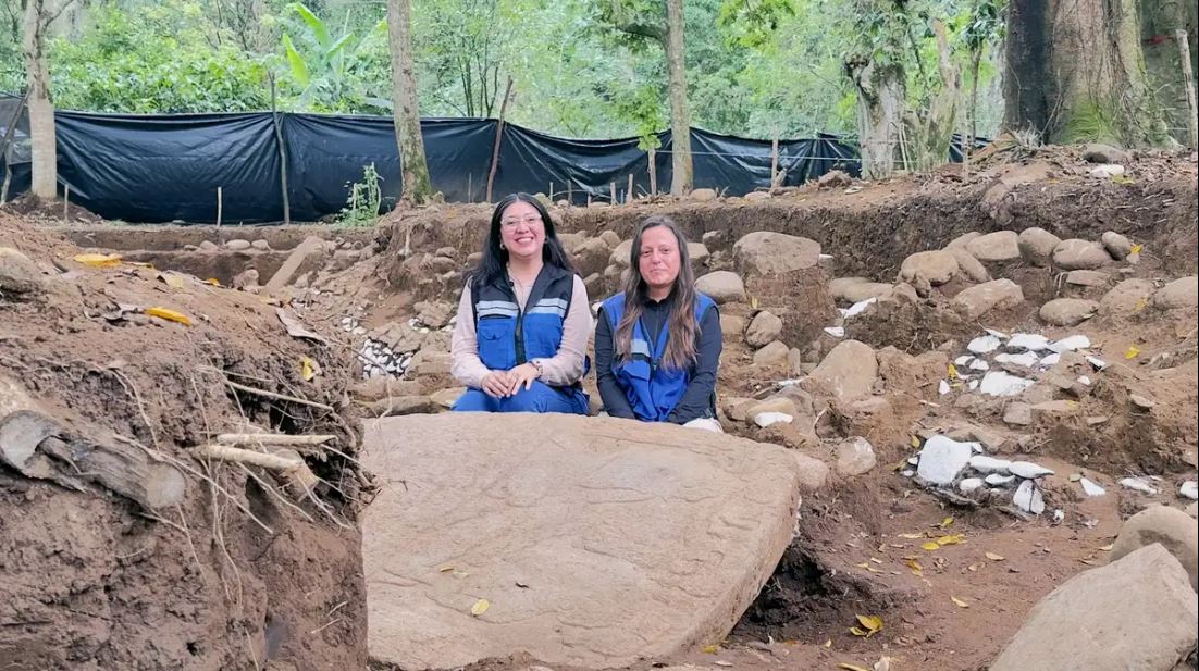 INAH descubre plaza ceremonial y estela de cultura desconocida en Coatepec, Veracruz