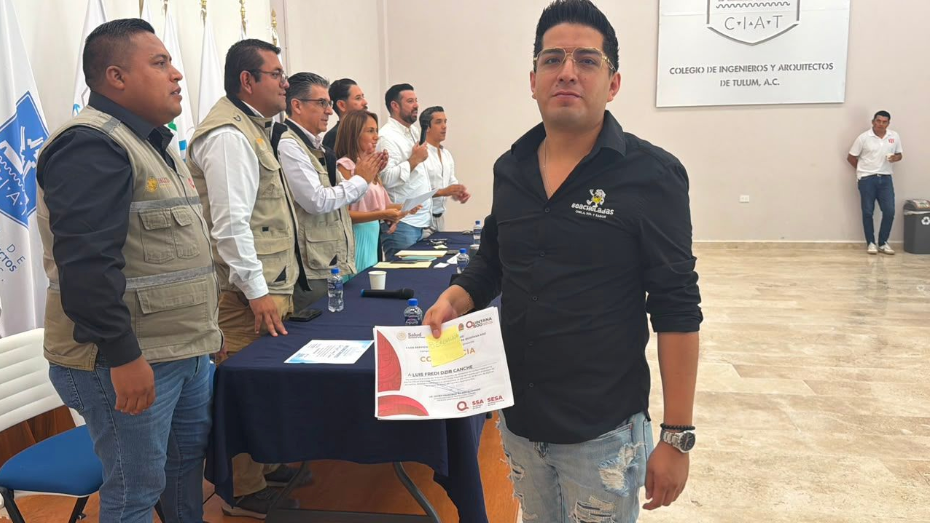 Cofepris entrega constancias a trabajadores del sector gastronómico de Tulum