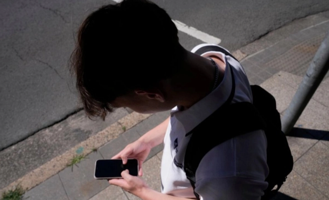 Por unanimidad, comisiones del Senado avalan prohibir uso de celulares en las escuelas