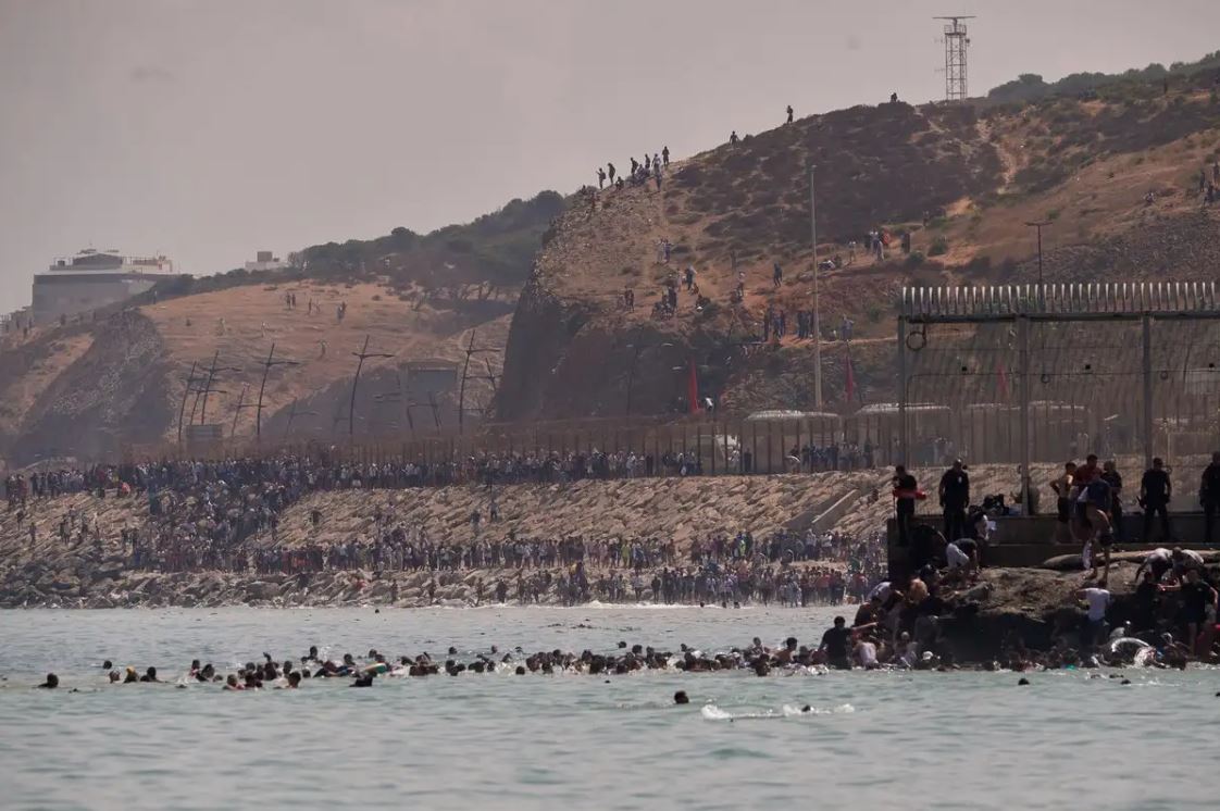 Ceuta enfrenta nueva crisis migratoria tras ingreso masivo de miles de personas desde Marruecos