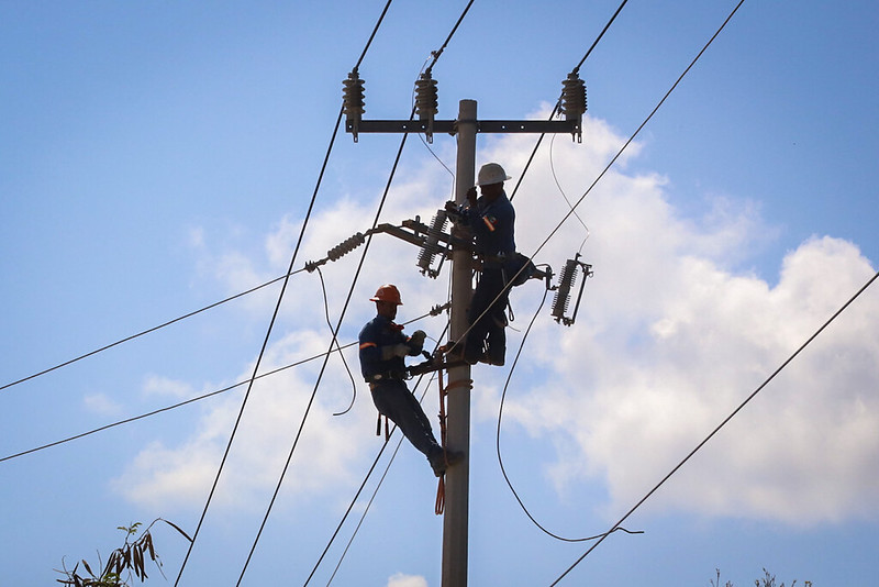 Pobladores bloquean carreteras y avenidas en Carmen por fallas en el servicio eléctrico