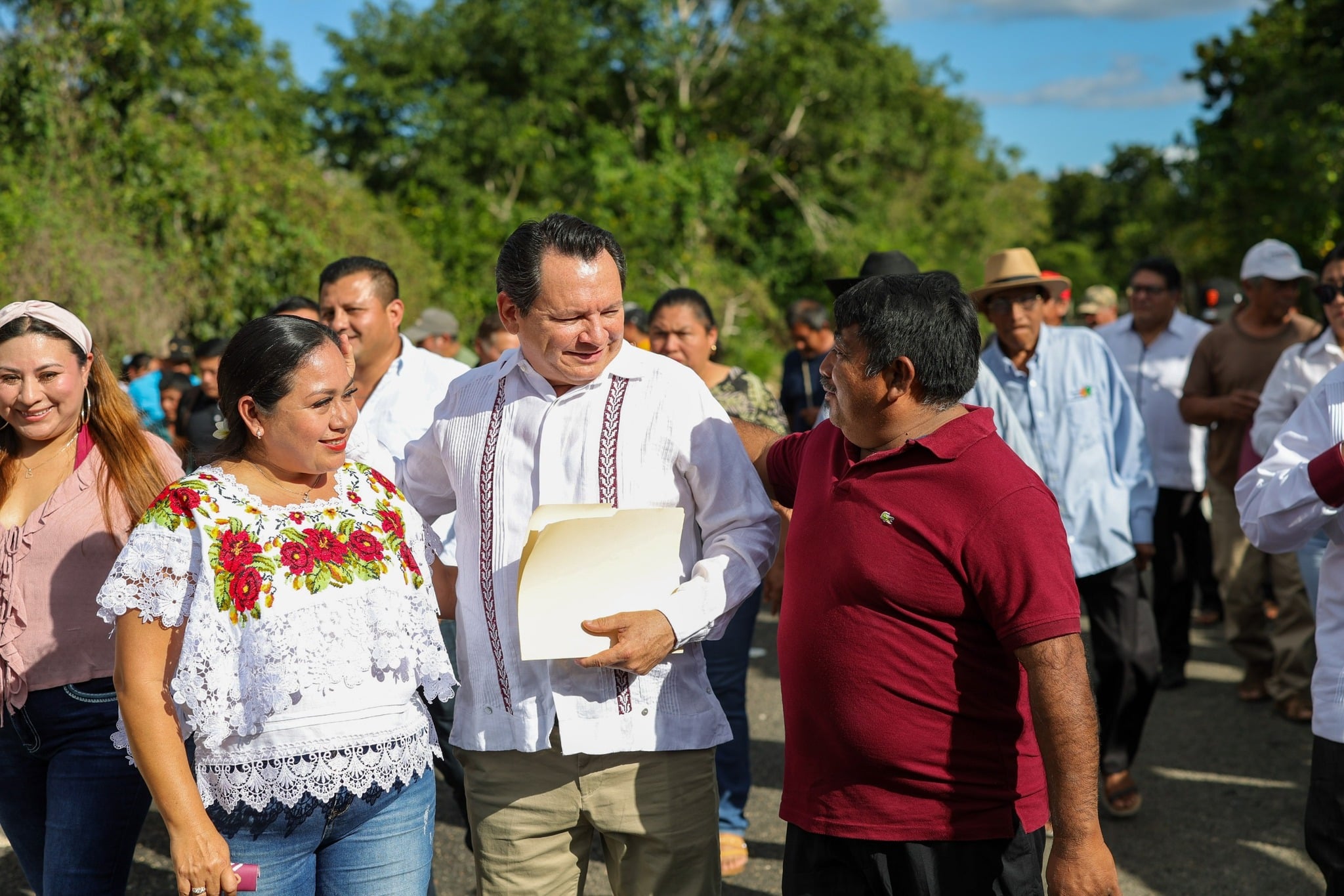 Plan Bienestar Yucatán reconstruye calles en el municipio de Chacsinkín