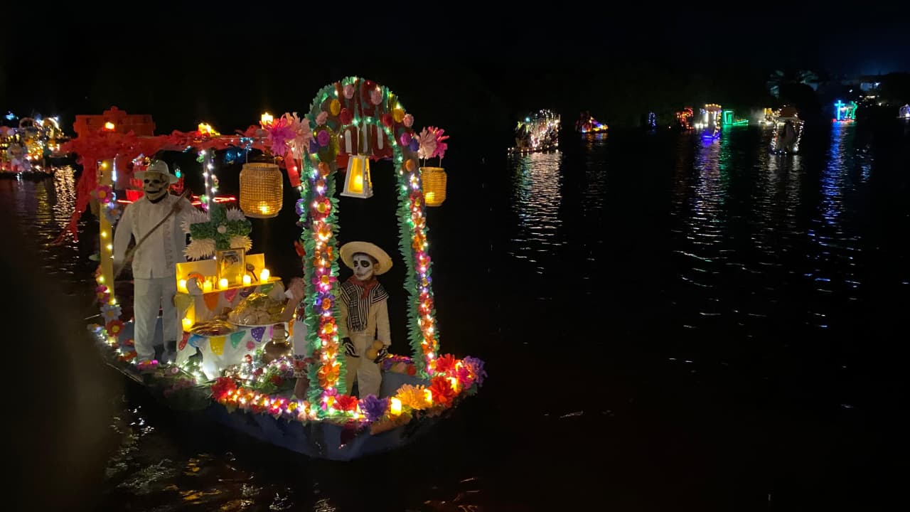 Janal Pixan: Altares flotantes invaden la ciénega de Sisal, Yucatán