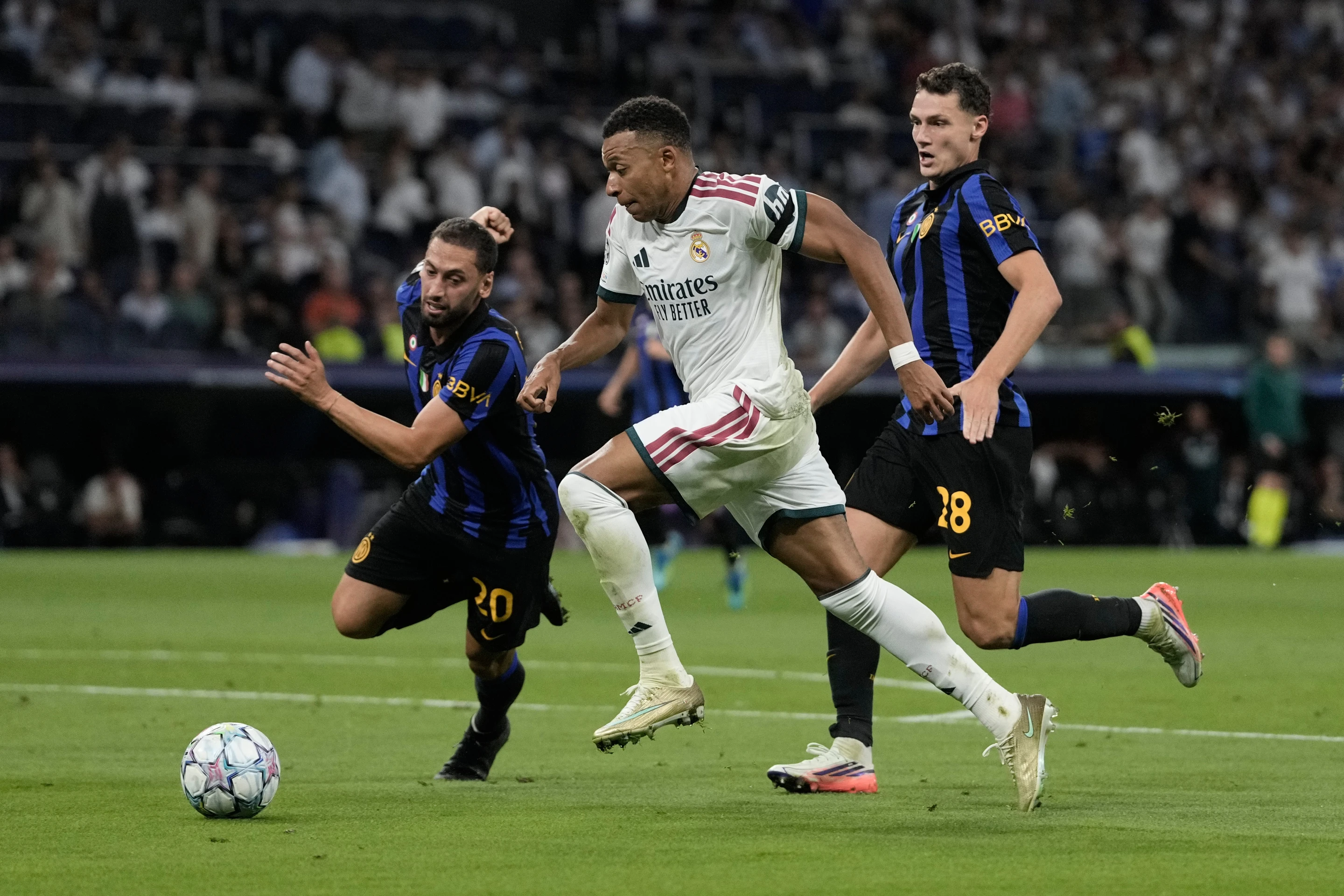 Real Madrid y Man City arrancan la Liga de Campeones con victorias