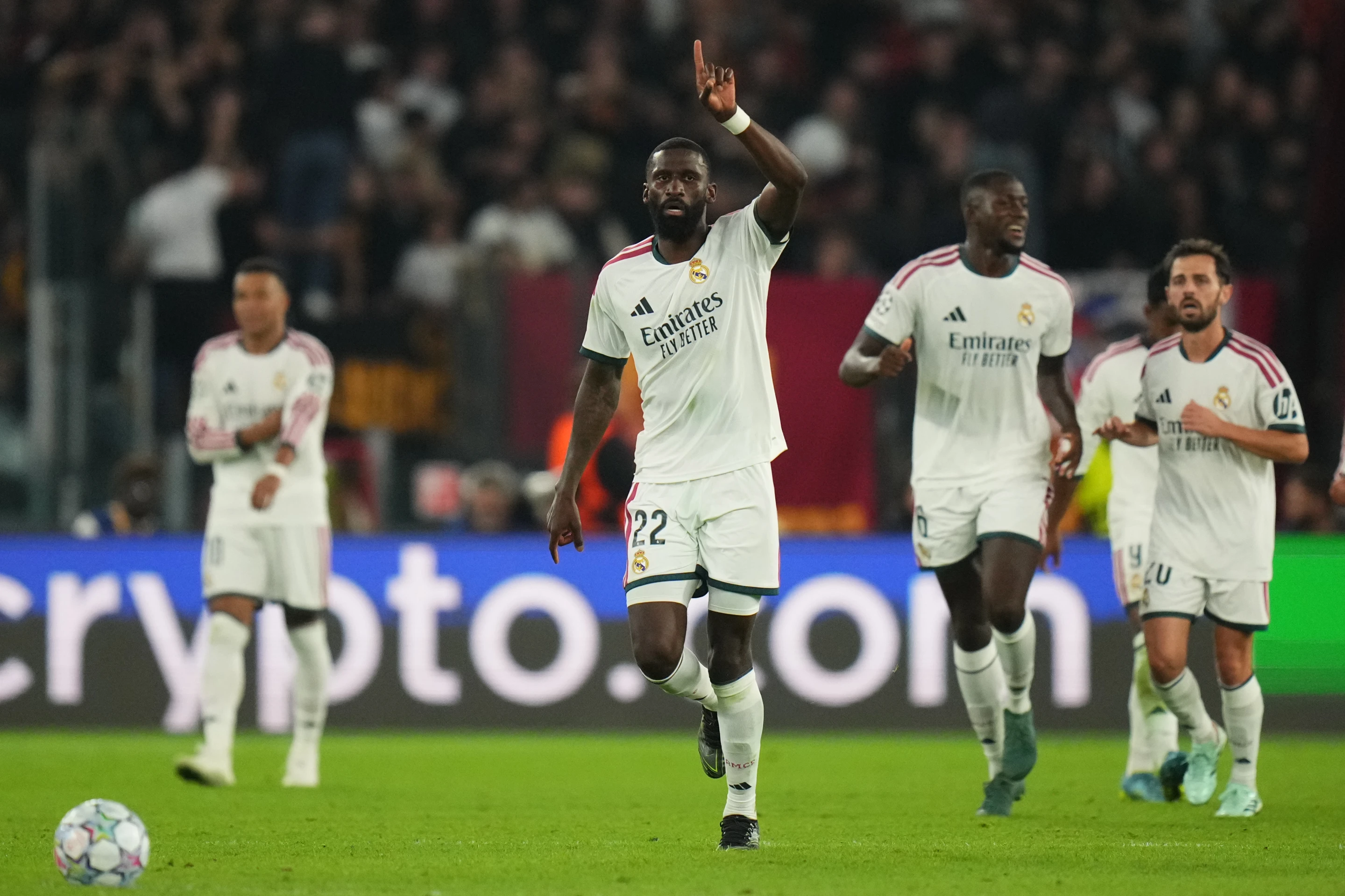 Real Madrid logra voltereta en la agonía y el PSG agrava la crisis del City